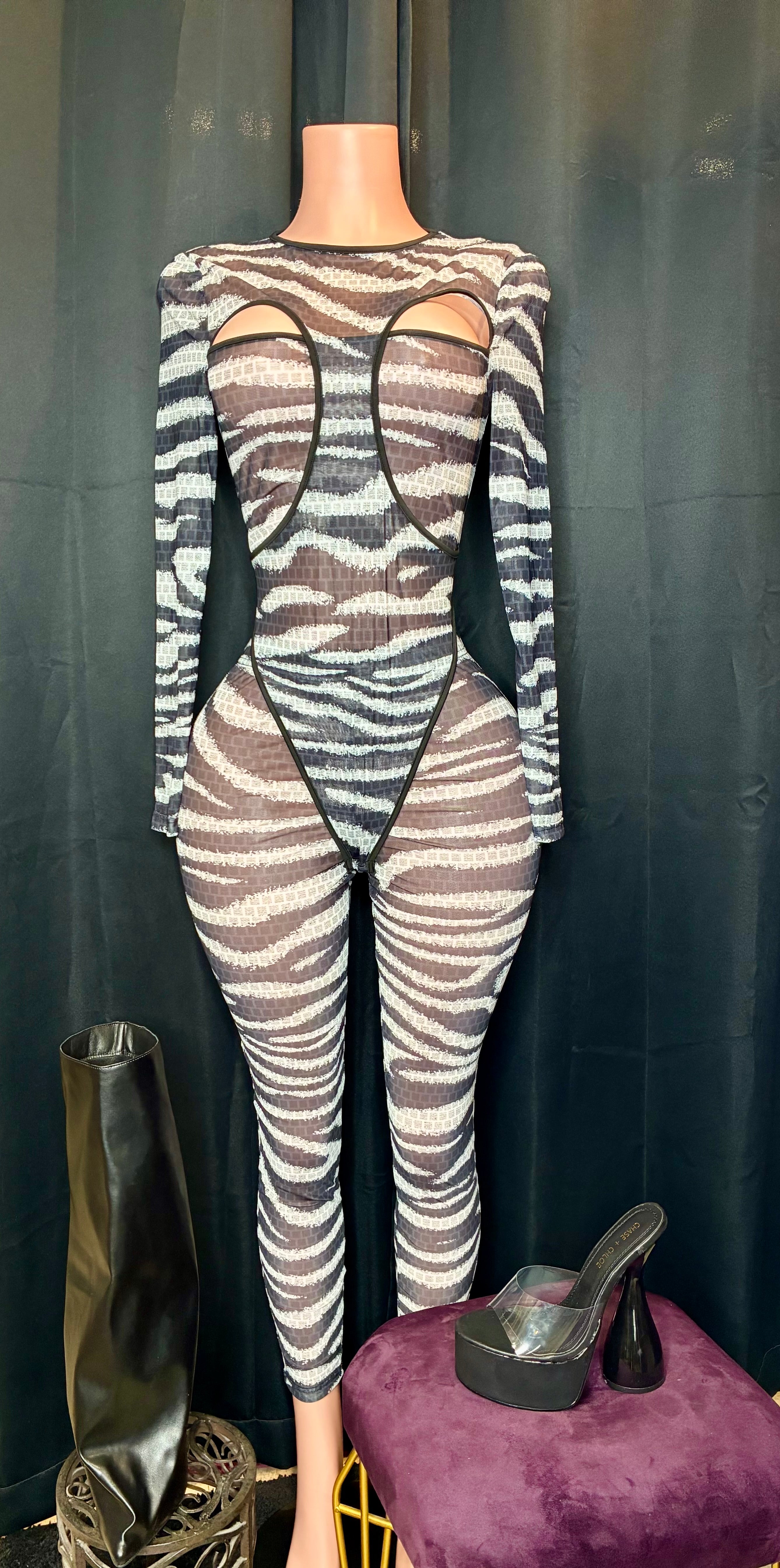 “I know U Want Me” 2 piece mesh black/white pants set