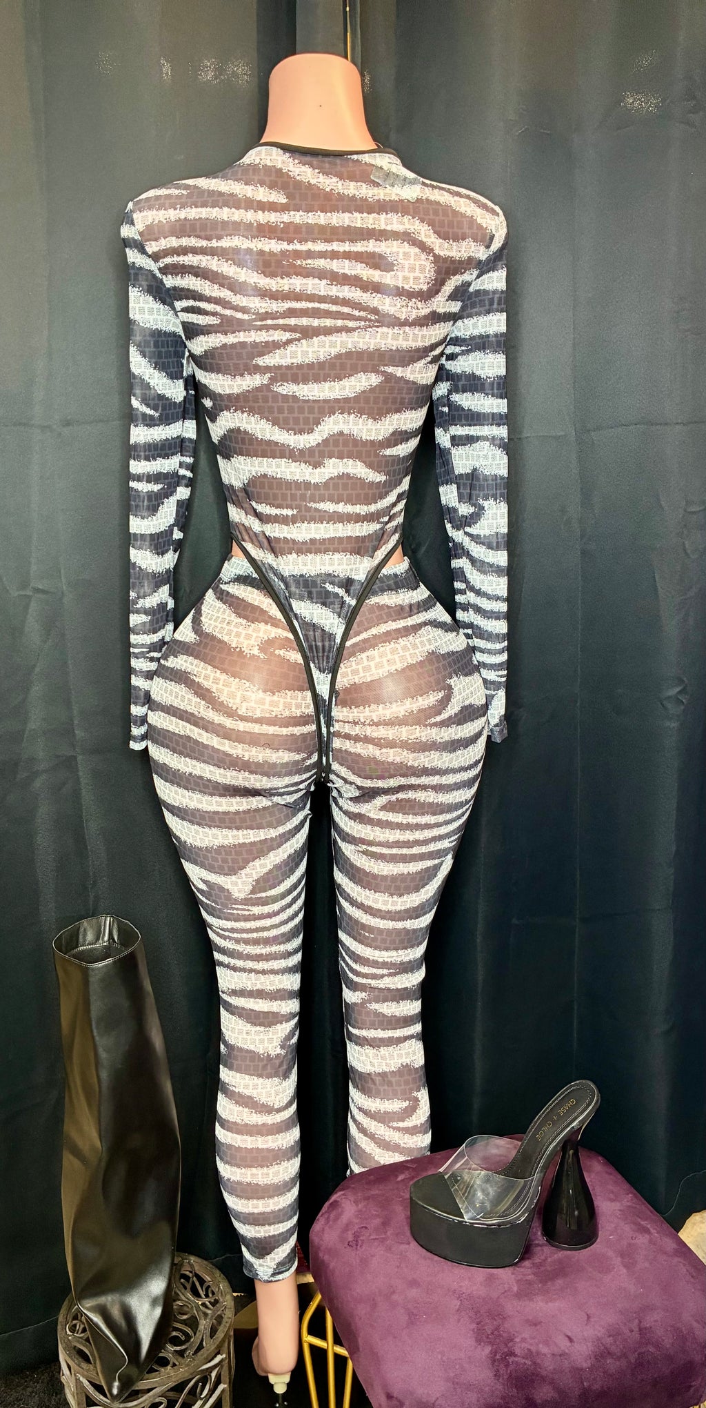 “I know U Want Me” 2 piece mesh black/white pants set
