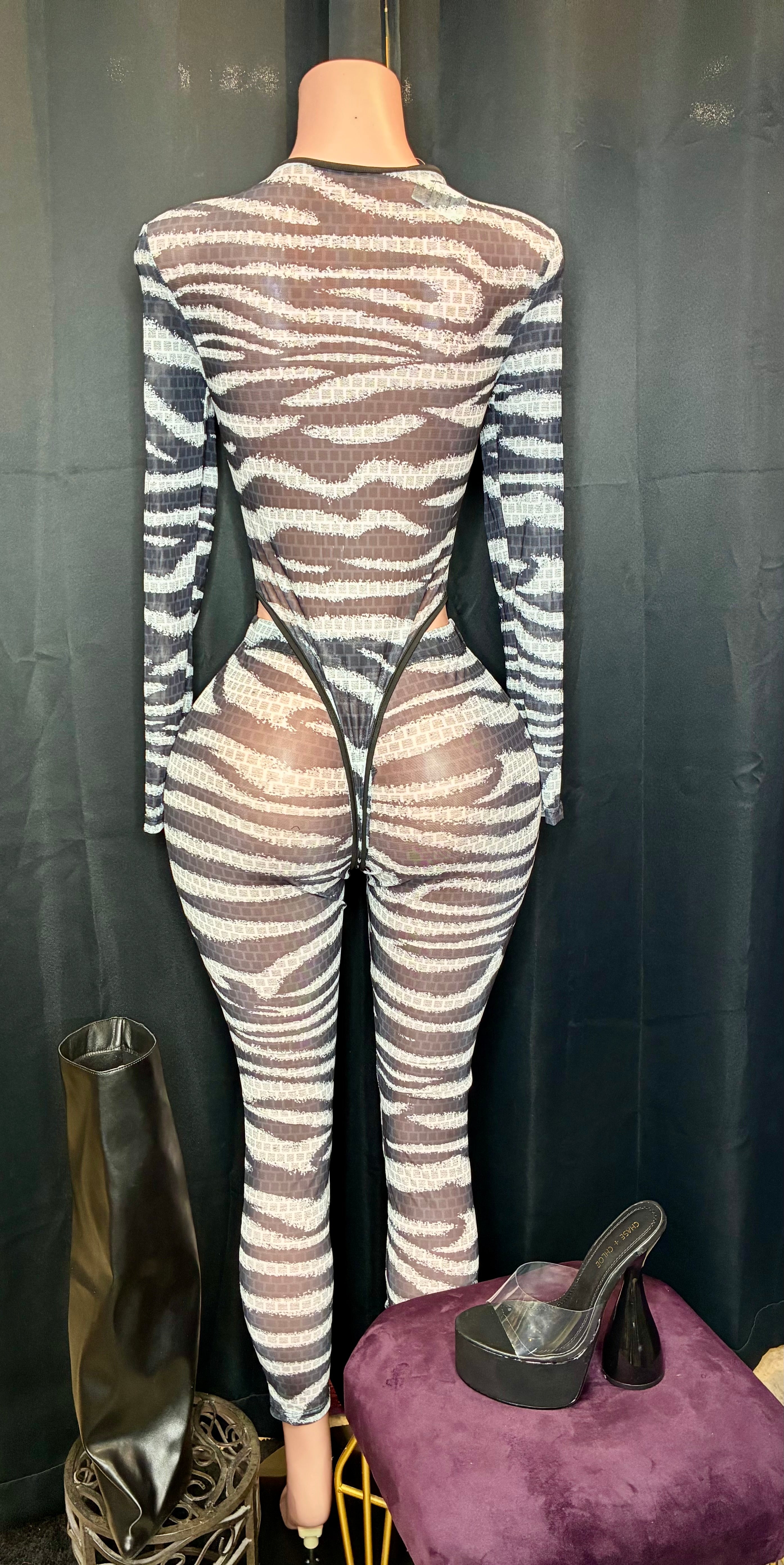 “I know U Want Me” 2 piece mesh black/white pants set