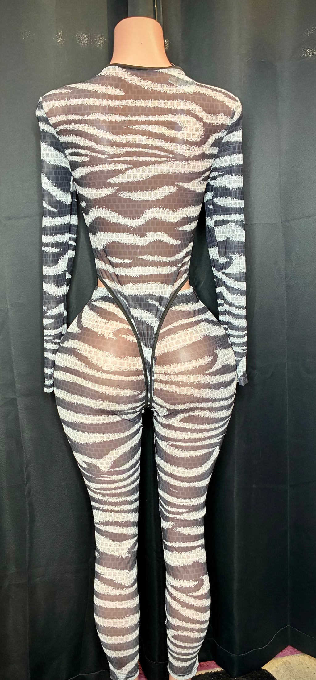 “I know U Want Me” 2 piece mesh black/white pants set