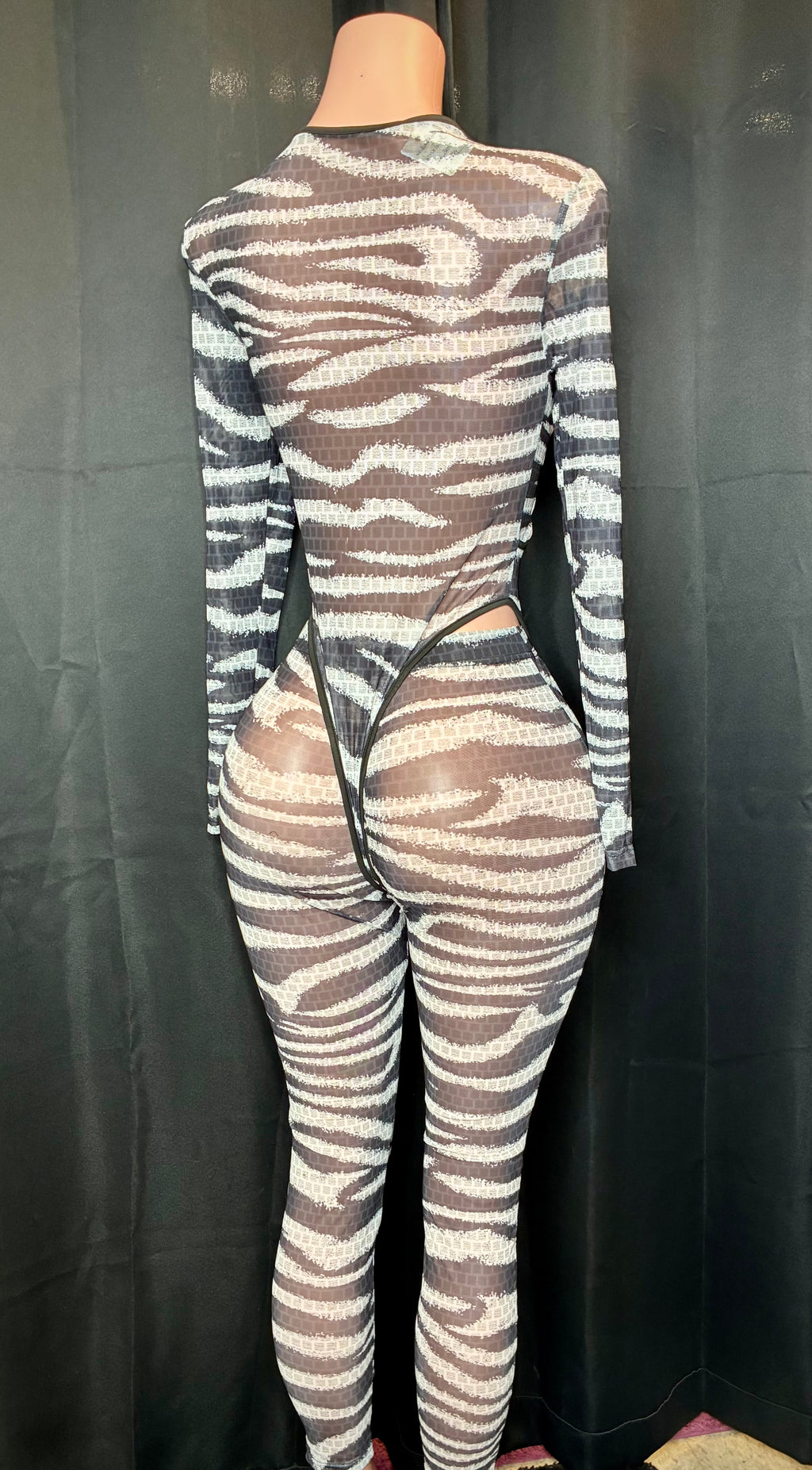 “I know U Want Me” 2 piece mesh black/white pants set