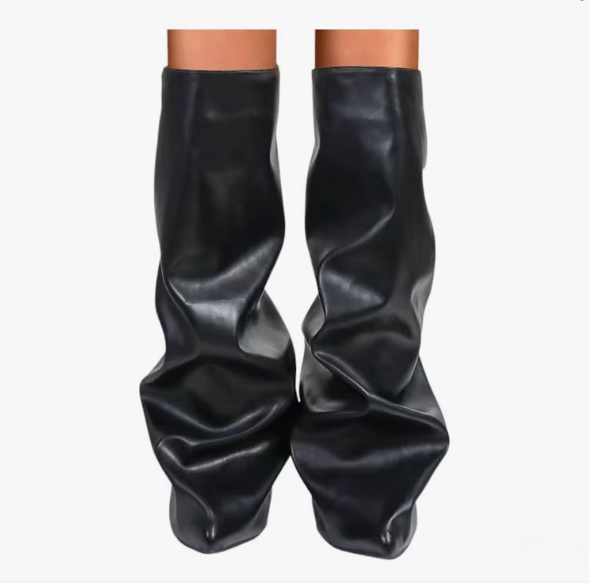 “Stiletto Shark Toe” boot black